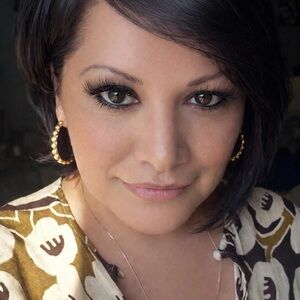 Meet your Posher, Senaida